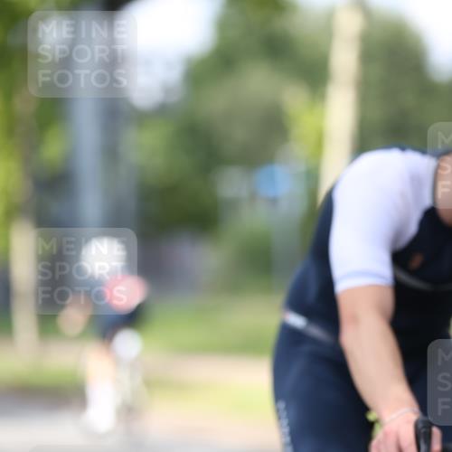 10.08.2025 - GEWOBA Citytriathlon Bremen Yannick Fuchs http://msf.ph/oto/8541063 10.08.2025 12:44:33 Radfahren 586, 607, 669, 713, 746, 800, 819, 911, 958, 965, 1030 meine-sportfotos.de