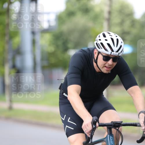 10.08.2025 - GEWOBA Citytriathlon Bremen Yannick Fuchs http://msf.ph/oto/8541080 10.08.2025 12:44:36 Radfahren 586, 607, 669, 800, 809, 819, 911, 958, 965, 1030 meine-sportfotos.de