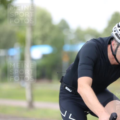 10.08.2025 - GEWOBA Citytriathlon Bremen Yannick Fuchs http://msf.ph/oto/8541081 10.08.2025 12:44:36 Radfahren 586, 607, 669, 800, 809, 819, 911, 958, 965, 1030 meine-sportfotos.de