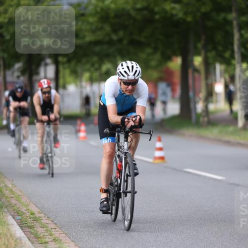 10.08.2025 - GEWOBA Citytriathlon Bremen Yannick Fuchs http://msf.ph/oto/8541088 10.08.2025 12:44:40 Radfahren 586, 607, 638, 800, 809, 819, 958, 1030 meine-sportfotos.de