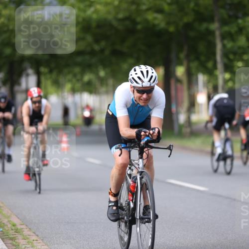 10.08.2025 - GEWOBA Citytriathlon Bremen Yannick Fuchs http://msf.ph/oto/8541090 10.08.2025 12:44:40 Radfahren 586, 607, 638, 800, 809, 819, 958, 1030 meine-sportfotos.de