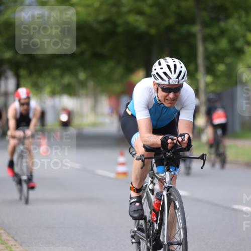 10.08.2025 - GEWOBA Citytriathlon Bremen Yannick Fuchs http://msf.ph/oto/8541092 10.08.2025 12:44:41 Radfahren 586, 607, 638, 800, 809, 819, 958, 1030 meine-sportfotos.de
