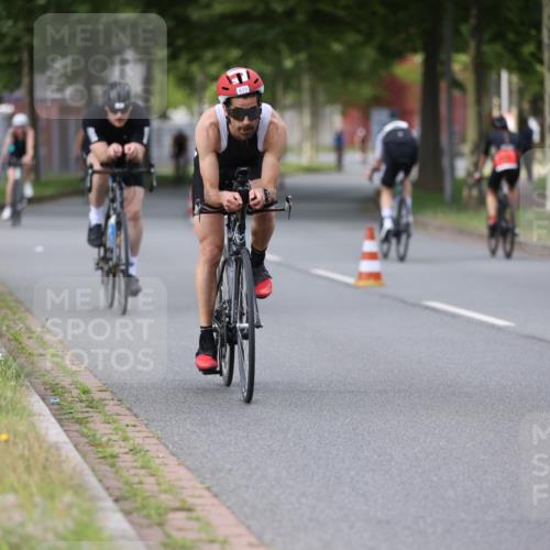 10.08.2025 - GEWOBA Citytriathlon Bremen Yannick Fuchs http://msf.ph/oto/8541097 10.08.2025 12:44:41 Radfahren 586, 607, 638, 800, 809, 819, 958, 1030 meine-sportfotos.de