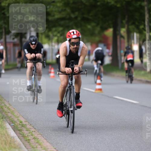 10.08.2025 - GEWOBA Citytriathlon Bremen Yannick Fuchs http://msf.ph/oto/8541099 10.08.2025 12:44:41 Radfahren 586, 607, 638, 800, 809, 819, 958, 1030 meine-sportfotos.de