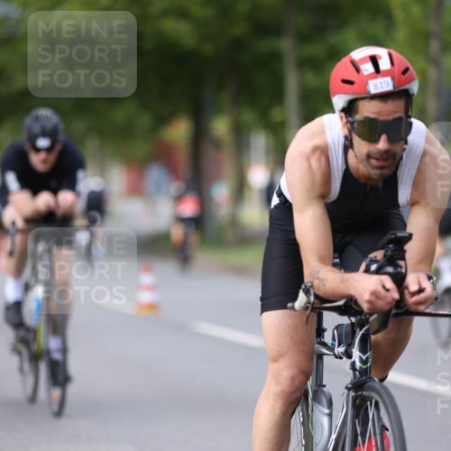 10.08.2025 - GEWOBA Citytriathlon Bremen Yannick Fuchs http://msf.ph/oto/8541106 10.08.2025 12:44:42 Radfahren 586, 607, 638, 800, 809, 819, 958, 1030 meine-sportfotos.de