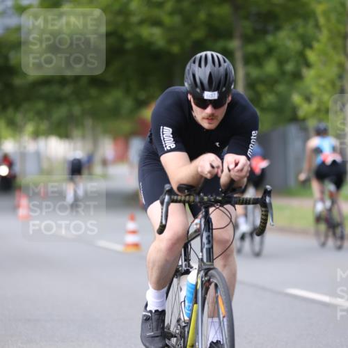 10.08.2025 - GEWOBA Citytriathlon Bremen Yannick Fuchs http://msf.ph/oto/8541110 10.08.2025 12:44:43 Radfahren 586, 607, 638, 800, 809, 819, 958, 1030 meine-sportfotos.de