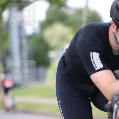 10.08.2025 - GEWOBA Citytriathlon Bremen Yannick Fuchs http://msf.ph/oto/8541116 10.08.2025 12:44:43 Radfahren 586, 607, 638, 800, 809, 819, 958, 1030 meine-sportfotos.de