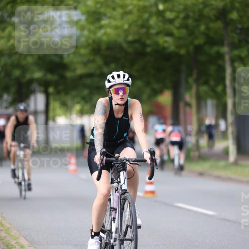 10.08.2025 - GEWOBA Citytriathlon Bremen Yannick Fuchs http://msf.ph/oto/8541126 10.08.2025 12:44:45 Radfahren 586, 607, 638, 716, 800, 809, 819, 958, 1030 meine-sportfotos.de