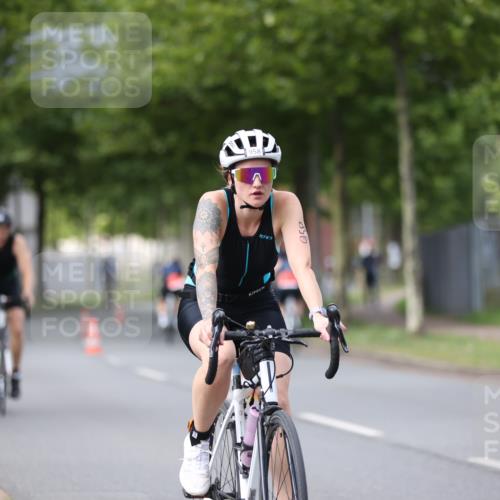 10.08.2025 - GEWOBA Citytriathlon Bremen Yannick Fuchs http://msf.ph/oto/8541129 10.08.2025 12:44:45 Radfahren 586, 607, 638, 716, 800, 809, 819, 958, 1030 meine-sportfotos.de
