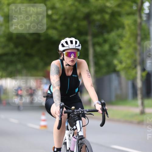 10.08.2025 - GEWOBA Citytriathlon Bremen Yannick Fuchs http://msf.ph/oto/8541131 10.08.2025 12:44:45 Radfahren 586, 607, 638, 716, 800, 809, 819, 958, 1030 meine-sportfotos.de
