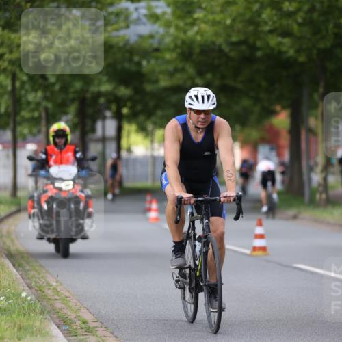 10.08.2025 - GEWOBA Citytriathlon Bremen Yannick Fuchs http://msf.ph/oto/8541147 10.08.2025 12:44:50 Radfahren 607, 638, 716, 727, 786, 800, 809, 819, 958, 1030 meine-sportfotos.de