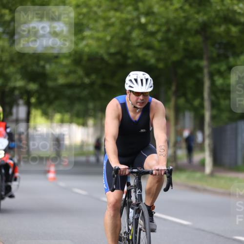 10.08.2025 - GEWOBA Citytriathlon Bremen Yannick Fuchs http://msf.ph/oto/8541152 10.08.2025 12:44:50 Radfahren 607, 638, 716, 727, 786, 800, 809, 819, 958, 1030 meine-sportfotos.de