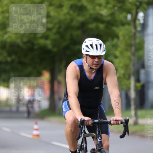 10.08.2025 - GEWOBA Citytriathlon Bremen Yannick Fuchs http://msf.ph/oto/8541155 10.08.2025 12:44:50 Radfahren 607, 638, 716, 727, 786, 800, 809, 819, 958, 1030 meine-sportfotos.de