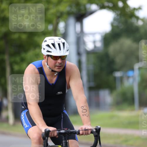 10.08.2025 - GEWOBA Citytriathlon Bremen Yannick Fuchs http://msf.ph/oto/8541158 10.08.2025 12:44:50 Radfahren 607, 638, 716, 727, 786, 800, 809, 819, 958, 1030 meine-sportfotos.de