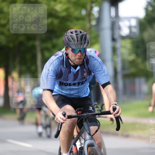 10.08.2025 - GEWOBA Citytriathlon Bremen Yannick Fuchs http://msf.ph/oto/8541179 10.08.2025 12:44:55 Radfahren 607, 638, 647, 716, 727, 786, 809, 816, 958, 1030 meine-sportfotos.de