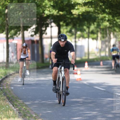 10.08.2025 - GEWOBA Citytriathlon Bremen Yannick Fuchs http://msf.ph/oto/8541181 10.08.2025 10:36:09 Radfahren 373, 401, 450, 493 meine-sportfotos.de