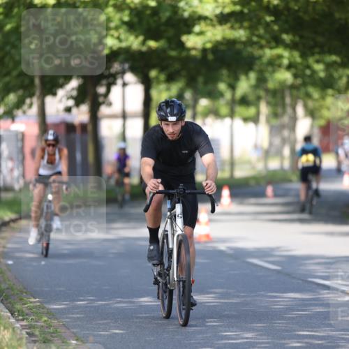 10.08.2025 - GEWOBA Citytriathlon Bremen Yannick Fuchs http://msf.ph/oto/8541183 10.08.2025 10:36:09 Radfahren 373, 401, 450, 493 meine-sportfotos.de