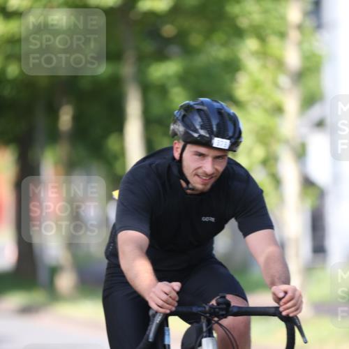 10.08.2025 - GEWOBA Citytriathlon Bremen Yannick Fuchs http://msf.ph/oto/8541190 10.08.2025 10:36:10 Radfahren 373, 401, 450, 493 meine-sportfotos.de