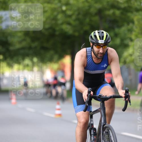 10.08.2025 - GEWOBA Citytriathlon Bremen Yannick Fuchs http://msf.ph/oto/8541194 10.08.2025 12:44:59 Radfahren 638, 647, 716, 727, 786, 808, 809, 816 meine-sportfotos.de