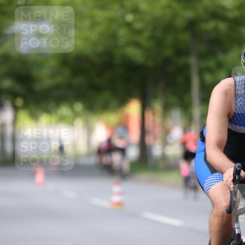 10.08.2025 - GEWOBA Citytriathlon Bremen Yannick Fuchs http://msf.ph/oto/8541196 10.08.2025 12:44:59 Radfahren 638, 647, 716, 727, 786, 808, 809, 816 meine-sportfotos.de