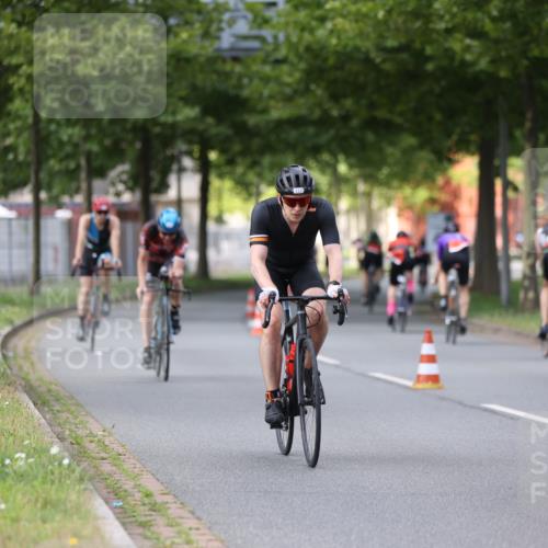 10.08.2025 - GEWOBA Citytriathlon Bremen Yannick Fuchs http://msf.ph/oto/8541202 10.08.2025 12:45:01 Radfahren 638, 647, 716, 727, 786, 808, 816 meine-sportfotos.de