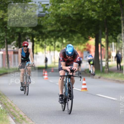 10.08.2025 - GEWOBA Citytriathlon Bremen Yannick Fuchs http://msf.ph/oto/8541212 10.08.2025 12:45:02 Radfahren 633, 638, 647, 716, 727, 786, 808, 816 meine-sportfotos.de