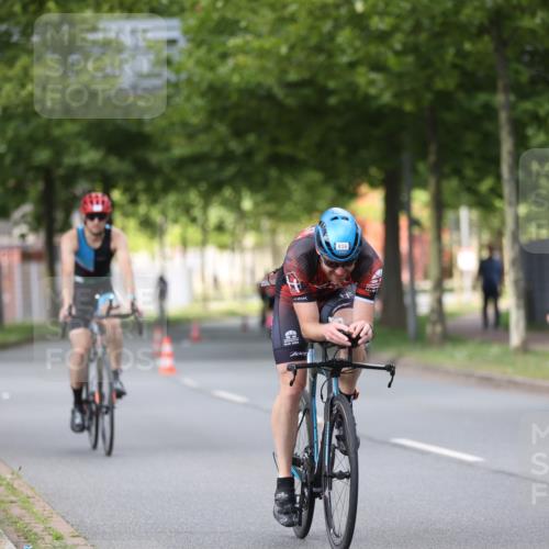 10.08.2025 - GEWOBA Citytriathlon Bremen Yannick Fuchs http://msf.ph/oto/8541214 10.08.2025 12:45:02 Radfahren 633, 638, 647, 716, 727, 786, 808, 816 meine-sportfotos.de