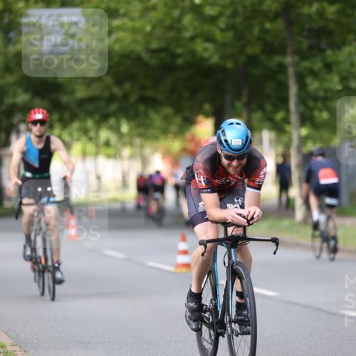 10.08.2025 - GEWOBA Citytriathlon Bremen Yannick Fuchs http://msf.ph/oto/8541216 10.08.2025 12:45:02 Radfahren 633, 638, 647, 716, 727, 786, 808, 816 meine-sportfotos.de