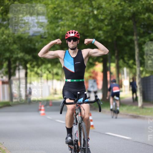 10.08.2025 - GEWOBA Citytriathlon Bremen Yannick Fuchs http://msf.ph/oto/8541223 10.08.2025 12:45:03 Radfahren 633, 638, 647, 716, 727, 786, 808, 816 meine-sportfotos.de