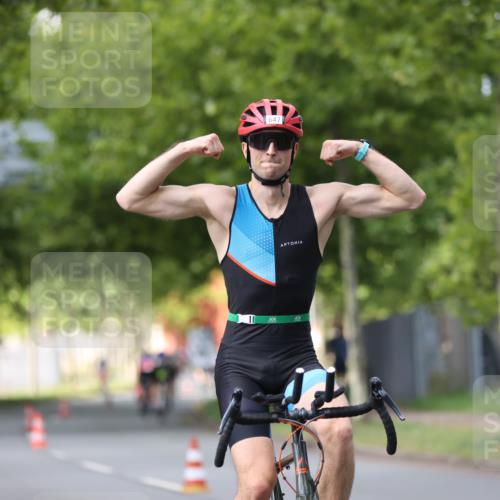 10.08.2025 - GEWOBA Citytriathlon Bremen Yannick Fuchs http://msf.ph/oto/8541227 10.08.2025 12:45:04 Radfahren 633, 638, 647, 712, 716, 727, 786, 808, 816 meine-sportfotos.de