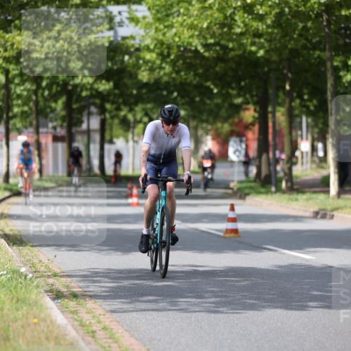 10.08.2025 - GEWOBA Citytriathlon Bremen Yannick Fuchs http://msf.ph/oto/8541242 10.08.2025 12:45:10 Radfahren 633, 647, 712, 727, 786, 808, 816, 828, 851 meine-sportfotos.de