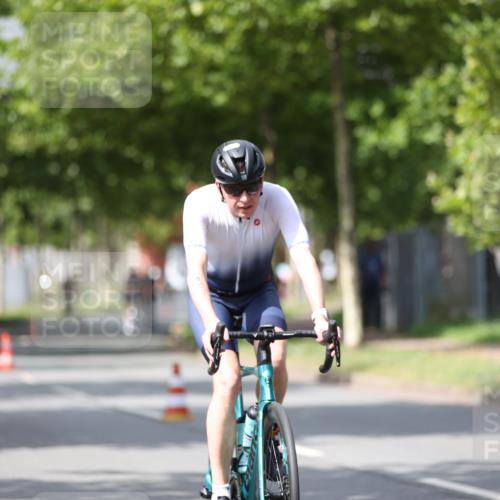10.08.2025 - GEWOBA Citytriathlon Bremen Yannick Fuchs http://msf.ph/oto/8541243 10.08.2025 12:45:11 Radfahren 633, 647, 712, 727, 786, 808, 816, 828, 851 meine-sportfotos.de