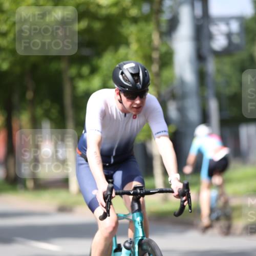 10.08.2025 - GEWOBA Citytriathlon Bremen Yannick Fuchs http://msf.ph/oto/8541248 10.08.2025 12:45:11 Radfahren 633, 647, 712, 727, 786, 808, 816, 828, 851 meine-sportfotos.de