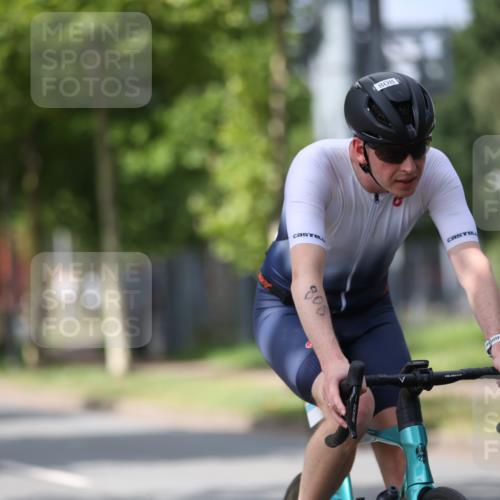 10.08.2025 - GEWOBA Citytriathlon Bremen Yannick Fuchs http://msf.ph/oto/8541250 10.08.2025 12:45:11 Radfahren 633, 647, 712, 727, 786, 808, 816, 828, 851 meine-sportfotos.de