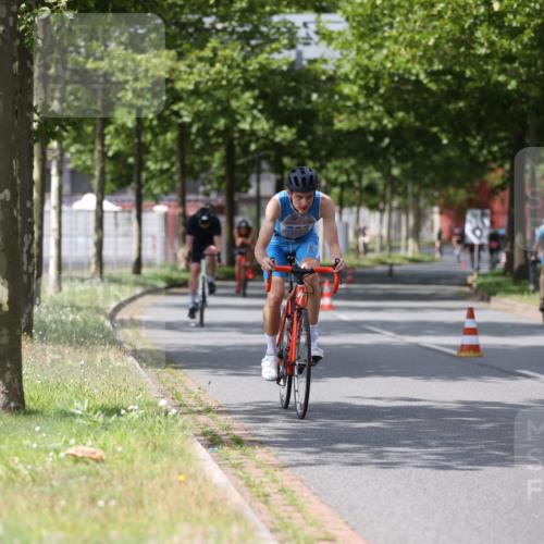 10.08.2025 - GEWOBA Citytriathlon Bremen Yannick Fuchs http://msf.ph/oto/8541253 10.08.2025 12:45:13 Radfahren 633, 647, 712, 727, 808, 816, 828, 851, 946 meine-sportfotos.de