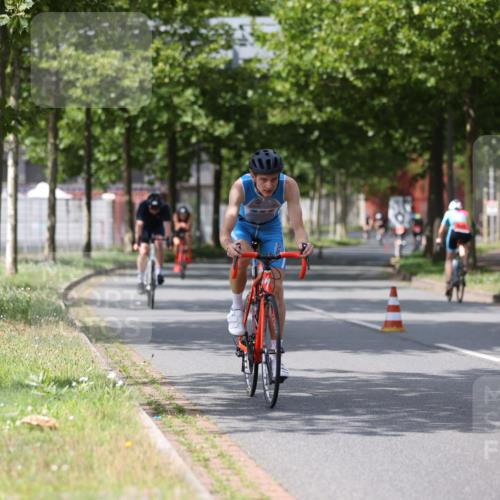 10.08.2025 - GEWOBA Citytriathlon Bremen Yannick Fuchs http://msf.ph/oto/8541256 10.08.2025 12:45:13 Radfahren 633, 647, 712, 727, 808, 816, 828, 851, 946 meine-sportfotos.de
