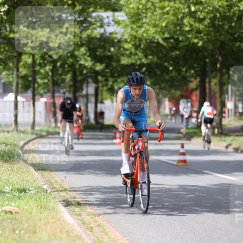 10.08.2025 - GEWOBA Citytriathlon Bremen Yannick Fuchs http://msf.ph/oto/8541259 10.08.2025 12:45:13 Radfahren 633, 647, 712, 727, 808, 816, 828, 851, 946 meine-sportfotos.de