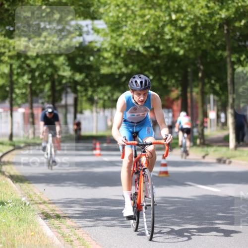 10.08.2025 - GEWOBA Citytriathlon Bremen Yannick Fuchs http://msf.ph/oto/8541261 10.08.2025 12:45:14 Radfahren 633, 647, 712, 727, 808, 816, 828, 851, 946 meine-sportfotos.de