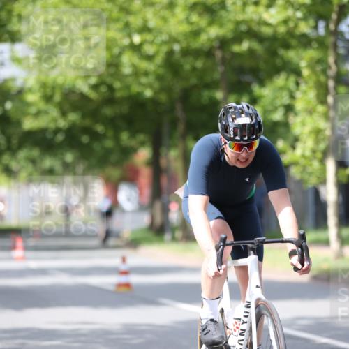 10.08.2025 - GEWOBA Citytriathlon Bremen Yannick Fuchs http://msf.ph/oto/8541278 10.08.2025 12:45:16 Radfahren 633, 647, 712, 724, 808, 816, 828, 851, 946, 1022 meine-sportfotos.de