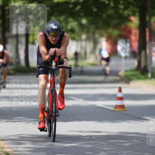 10.08.2025 - GEWOBA Citytriathlon Bremen Yannick Fuchs http://msf.ph/oto/8541280 10.08.2025 12:45:17 Radfahren 633, 647, 712, 724, 808, 816, 828, 851, 946, 1022 meine-sportfotos.de