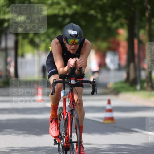 10.08.2025 - GEWOBA Citytriathlon Bremen Yannick Fuchs http://msf.ph/oto/8541285 10.08.2025 12:45:17 Radfahren 633, 647, 712, 724, 808, 816, 828, 851, 946, 1022 meine-sportfotos.de