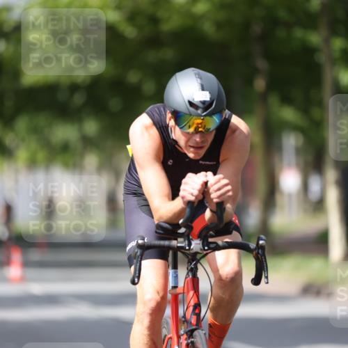10.08.2025 - GEWOBA Citytriathlon Bremen Yannick Fuchs http://msf.ph/oto/8541289 10.08.2025 12:45:17 Radfahren 633, 647, 712, 724, 808, 816, 828, 851, 946, 1022 meine-sportfotos.de