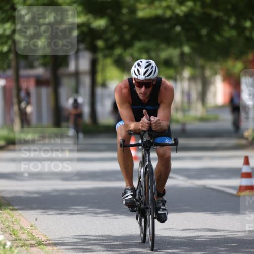 10.08.2025 - GEWOBA Citytriathlon Bremen Yannick Fuchs http://msf.ph/oto/8541299 10.08.2025 12:45:19 Radfahren 633, 712, 724, 808, 828, 851, 946, 1022 meine-sportfotos.de