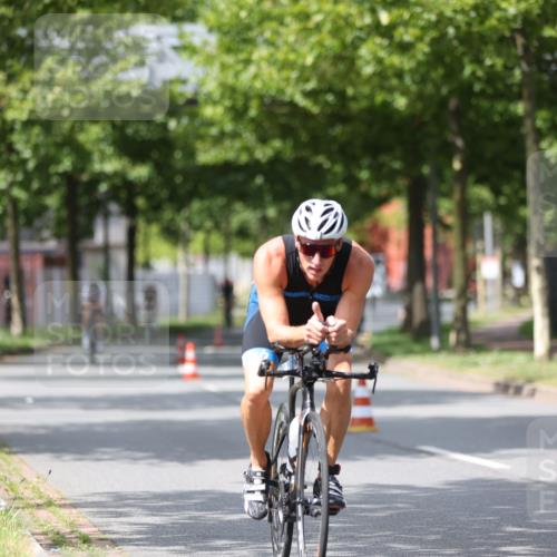 10.08.2025 - GEWOBA Citytriathlon Bremen Yannick Fuchs http://msf.ph/oto/8541304 10.08.2025 12:45:20 Radfahren 633, 676, 712, 724, 808, 828, 851, 946, 1022 meine-sportfotos.de