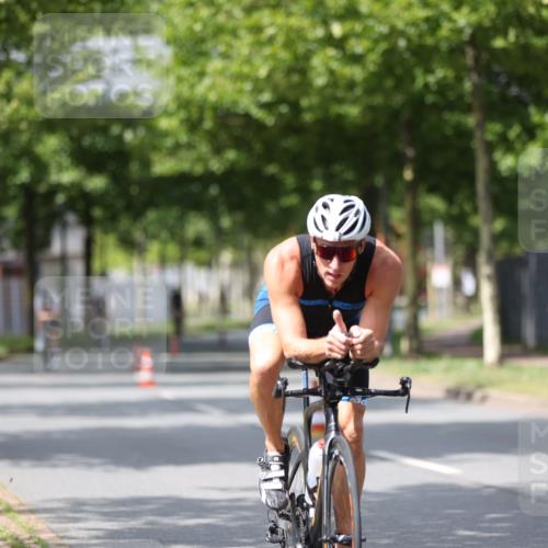 10.08.2025 - GEWOBA Citytriathlon Bremen Yannick Fuchs http://msf.ph/oto/8541308 10.08.2025 12:45:20 Radfahren 633, 676, 712, 724, 808, 828, 851, 946, 1022 meine-sportfotos.de