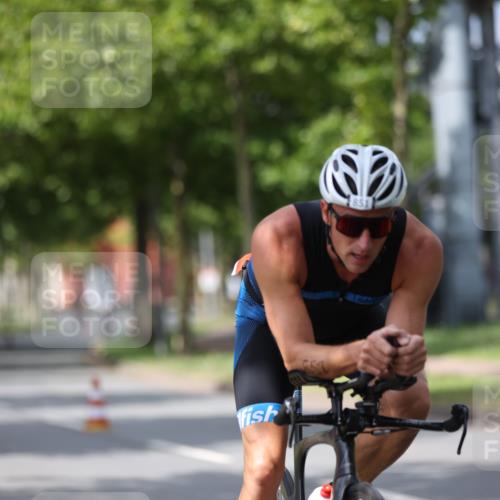 10.08.2025 - GEWOBA Citytriathlon Bremen Yannick Fuchs http://msf.ph/oto/8541311 10.08.2025 12:45:20 Radfahren 633, 676, 712, 724, 808, 828, 851, 946, 1022 meine-sportfotos.de