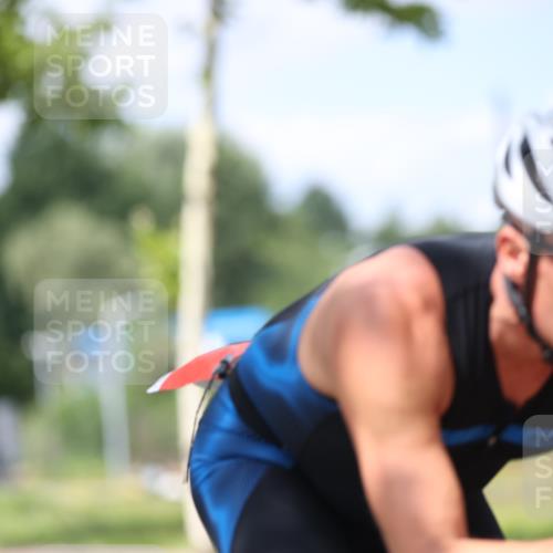 10.08.2025 - GEWOBA Citytriathlon Bremen Yannick Fuchs http://msf.ph/oto/8541314 10.08.2025 12:45:20 Radfahren 633, 676, 712, 724, 808, 828, 851, 946, 1022 meine-sportfotos.de
