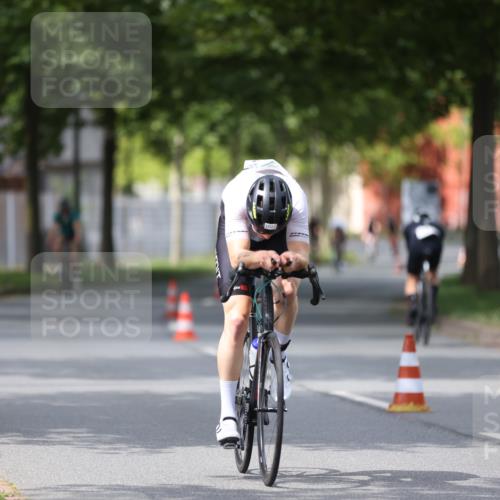 10.08.2025 - GEWOBA Citytriathlon Bremen Yannick Fuchs http://msf.ph/oto/8541318 10.08.2025 12:45:23 Radfahren 633, 676, 712, 724, 828, 851, 939, 946, 1022 meine-sportfotos.de