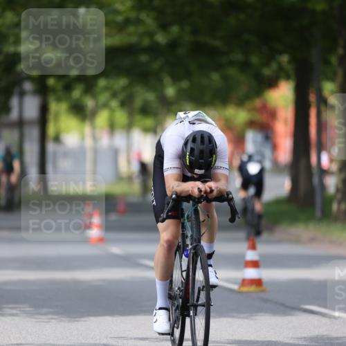 10.08.2025 - GEWOBA Citytriathlon Bremen Yannick Fuchs http://msf.ph/oto/8541320 10.08.2025 12:45:23 Radfahren 633, 676, 712, 724, 828, 851, 939, 946, 1022 meine-sportfotos.de