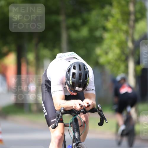 10.08.2025 - GEWOBA Citytriathlon Bremen Yannick Fuchs http://msf.ph/oto/8541327 10.08.2025 12:45:23 Radfahren 633, 676, 712, 724, 828, 851, 939, 946, 1022 meine-sportfotos.de